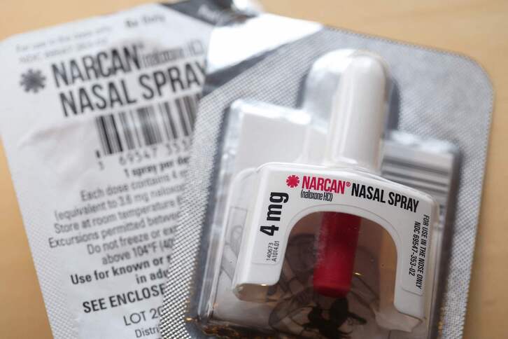 Narcan, el nombre comercial de la naloxona inhalable, que acabará vendiéndose en supermercados.