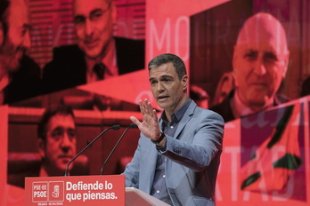 Pedro Sánchez, durante su intervención en el homenaje a Rodolfo Ares en Bilbo.