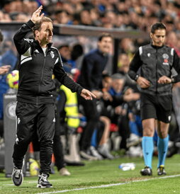 Jagoba Arrasate dando instrucciones en el último partido disputado en Vallecas.