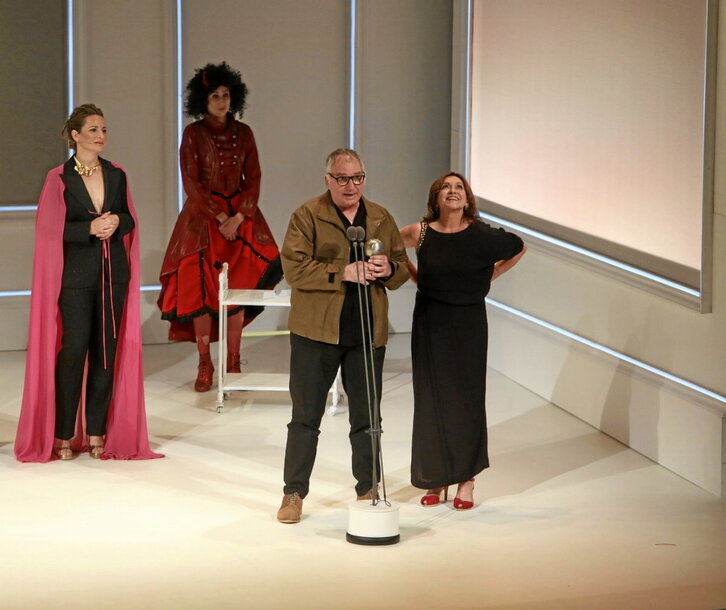 Fernando Bernués y Mireia Gabilondo, al recibir el premio.