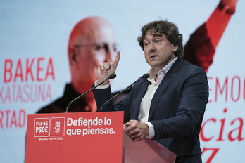 Eneko Andueza, en un reciente acto de homenaje al fallecido Rodolfo Ares.