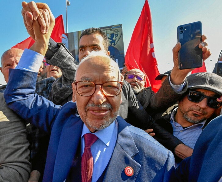 Ghannouchi ospitalera eraman zuten, atxilotu ostean.