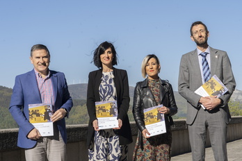 Erkizia, Goia, Ipiña y Riezu, momentos antes de presentar la investigación.