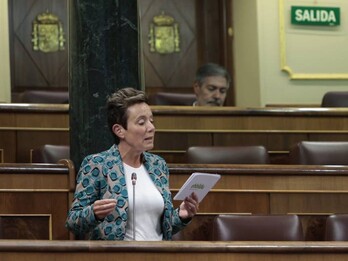 Bel Pozueta interviene desde su escaño en el Congreso para reclamar la competencia de investigación para Nafarroa.