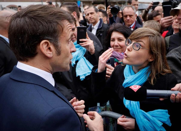 Macron erreformaren aurka dagoen Chloe Bourguignon sindikatuen batasunaren idazkari nagusiarekin eztabaidan, Selestaten.