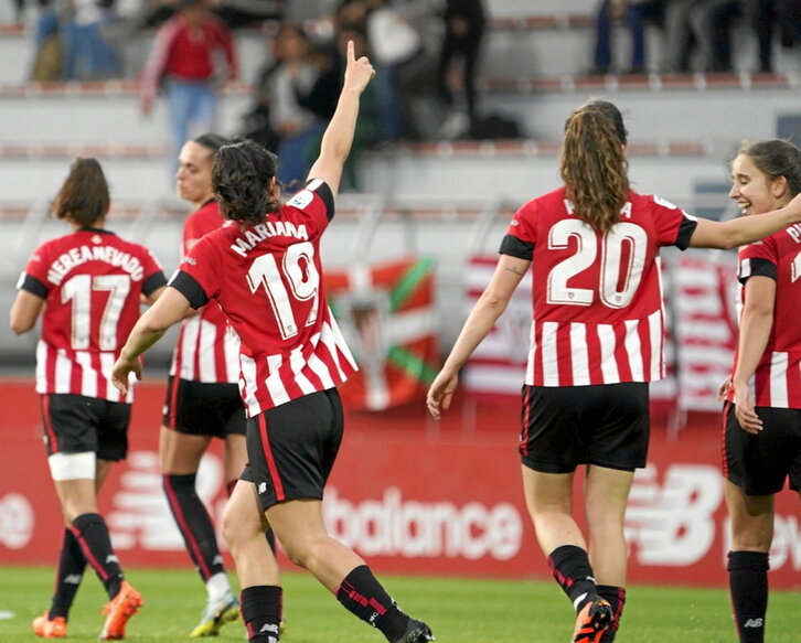 Mariana celebra el gol que marcó nada más comenzar el encuentro.