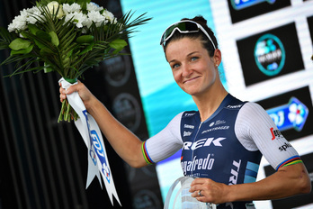 Lizzie Deignan Trek Segafredo taldeko txirrindularia 2020an Le Course by the Tour lasterketa irabazi zuenean.