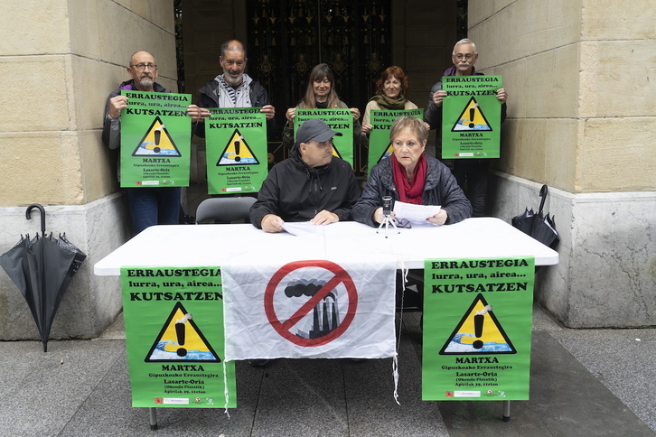 Presentación de la marcha del sábado para exigir la paralización de la incineradora.