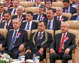 El presidente Erdogan y el candidato opositor,  Kilicdaroglu, a la derecha, en un acto oficial.