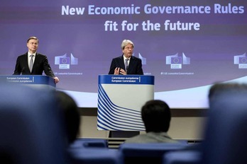 Valdis Dombrovskis y Paolo Gentiloni en la presentación de las nuervas normas fiscales que plantea la CE.