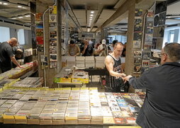 Imagen de la feria, que hoy continúa abierta. Se celebran dos ediciones al año, en un  circuito del coleccionismo musical  que está plagado de citas.