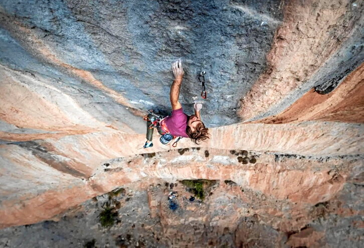 Chris Sharma, «Sleeping lion» bidean, 9b+ mailakoan.