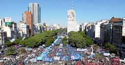 Buenos Aires, abarrotado para protestar contra el ajuste económico del FMI.