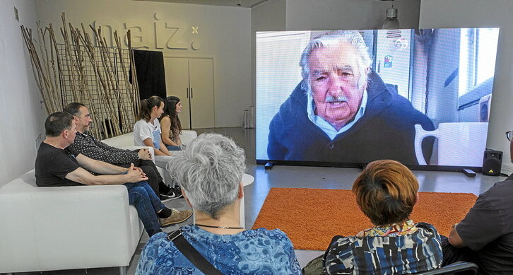 José Mujica conectó por videoconferencia en la presentación de «Semillas al viento».