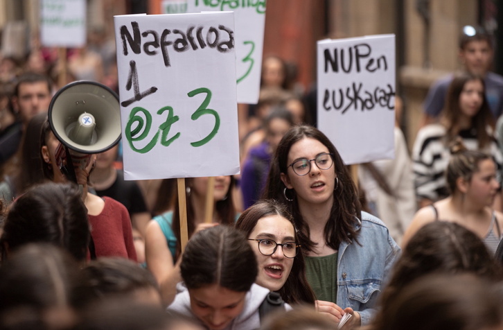 Nafarroa bakarra dela eta ez hiru aldarrikatu zuten, bertzeak bertze, joan den martxoan gazteek Iruñean egindako manifestazio jendetsuan. 