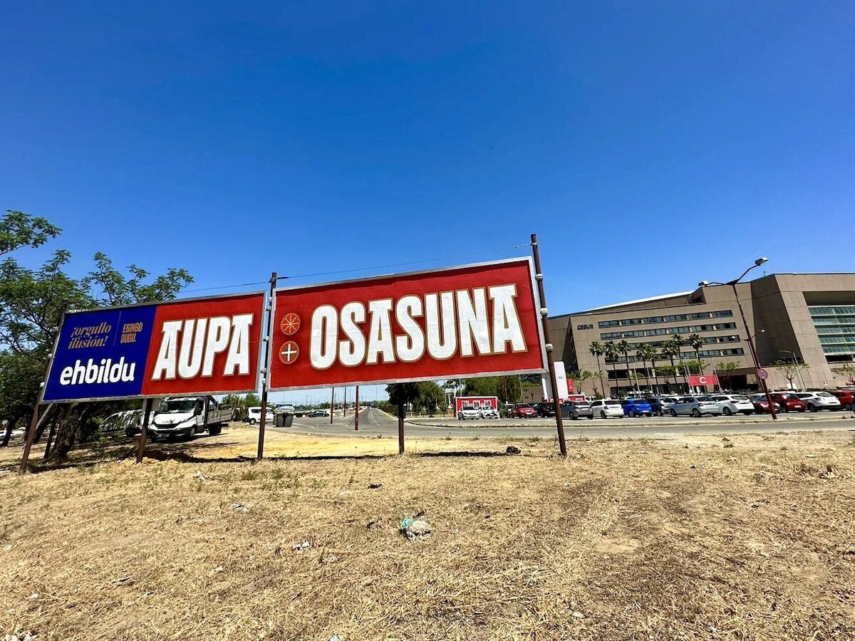 EH Bildu también anima a Osasuna con paneles publicitarios en los  alrededores de La Cartuja | Osasuna | Naiz