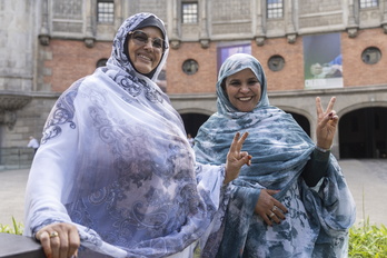 El Ghalia Abdalahe Djimi y Omeima Mahmud Nayem, antes de la presentación del documental ‘Insumisas’.