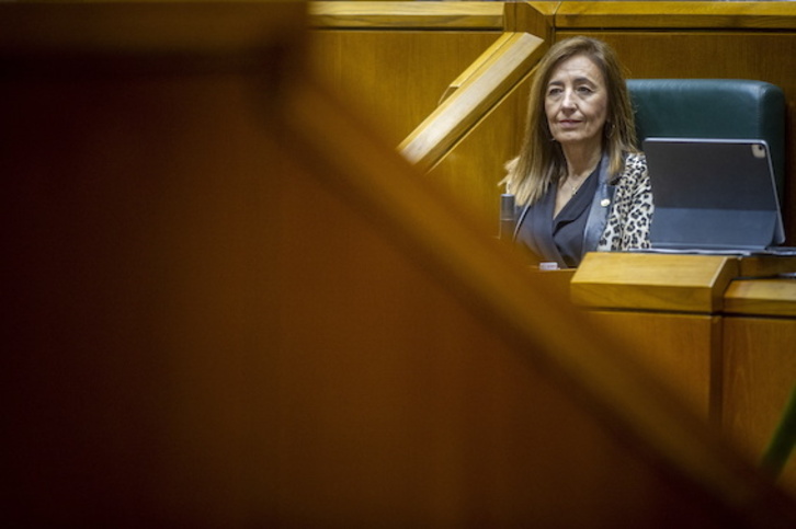 La consejera de Gobernanza Pública, Olatz Garamendi, en una sesión parlamentaria.