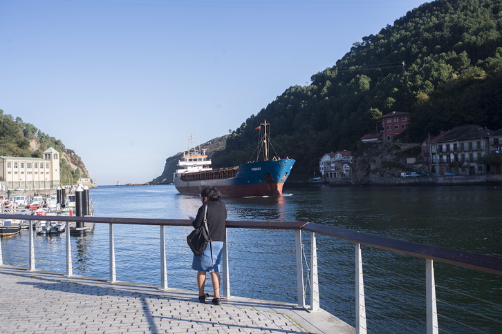 El galeón ha sido encontrado en el fondo marino del puerto de Pasaia.