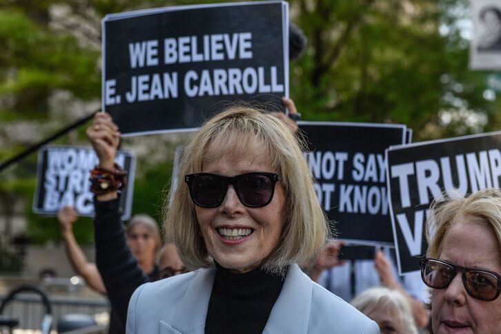 E. Jean Carroll, víctima de abuso y difamación por parte del aspirante a la reelección por el Partido Republicano.
