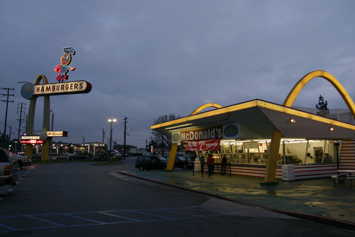 Gaur egungo McDonald's jatetxe zaharrena eraikitako hirugarrena izan zen, 1953an inauguratua eta Downeyn, Kalifornia, dago.
