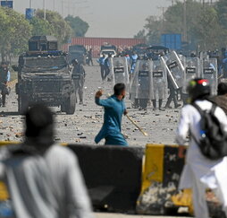 Enfrentamientos con la Policía en Islamabad.
