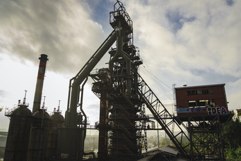 Alto horno de Sestao, icono del declive industrial de Bizkaia en el siglo XX.
