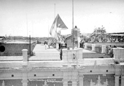 Kubako banderaren igoera Gobernadore Nagusiaren Jauregian, 1902ko maiatzaren 20an.