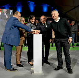 Arranque de campaña del PNV en Gasteiz, con algunos de sus principales dirigentes.