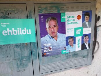 Cartelería de EH Bildu en las calles de Iruñea.