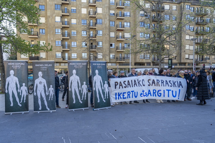 Martxoaren 28an, Merinok identifikazio-saioa egin bitartean, Pasaia Argituk egin zuen elkarretaratzea.