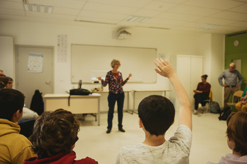 Jornada de prevención y educación sexual desarrollada en colaboración con Les Bascos en el colegio Henri Barbusse de Bokale.