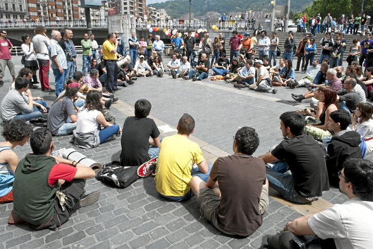 Una de las concentraciones celebrada en la plaza del Arriaga durante la campaña electoral de mayo de 2011.