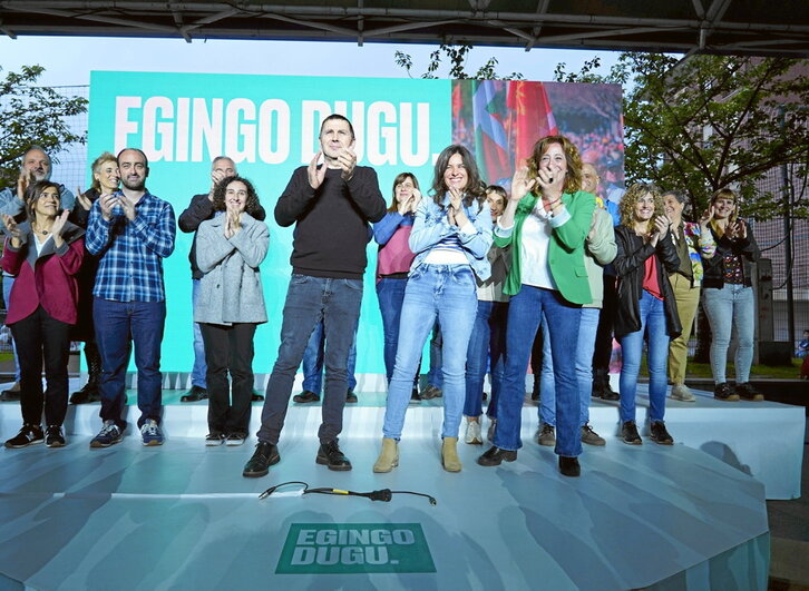 Acto de EH Bildu ayer en Laudio, con Arnaldo Otegi, Ainize Gastaka y Eva Lopez de Arroyabe.