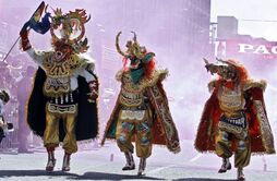 Bailarines de la Danza de la Diablada (Danza del Diablo) participan en el festival Jesús del Gran Poder en La Paz