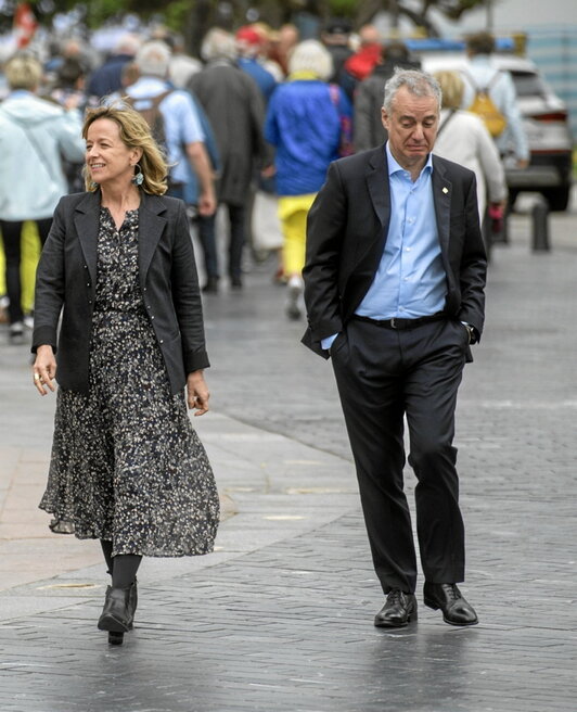 La candidata Eider Mendoza, junto a Iñigo Urkullu.