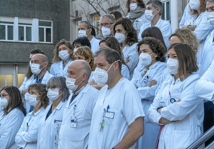 Una de las muchas protestas que los profesionales sanitarios de la OSI Donostialdea han realizado frente al Hospital Donostia.