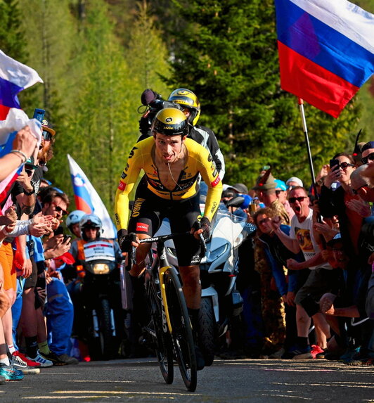 Roglic estuvo apoyado por miles de eslovenos en la cronoescalada definitiva.