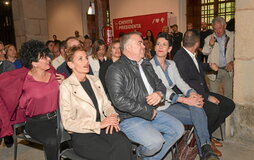 María Chivite y Elma Saiz flanquean al dirigente del PSOE Santos Cerdán.