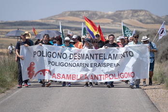 Han realizado una marcha por el desmantelamiento del polígono de tiro de las Bardenas.