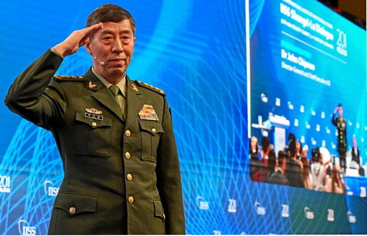 El ministro de Defensa de China, Li Shangfu, antes de su discurso en la vigésima cumbre del Diálogo de Shangri-La.