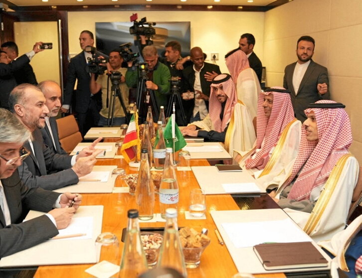 Delegaciones iraní y saudí, en una reunión en Sudáfrica.