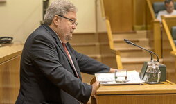 Imagen de archivo del ararteko, Manuel Lezertua, en una comparecencia en el Parlamento.