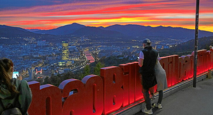 Espectacular panorámica, desde Artxanda, del área metropolitana de Bilbo, la más afectada por la pérdida de población en las últimas décadas.