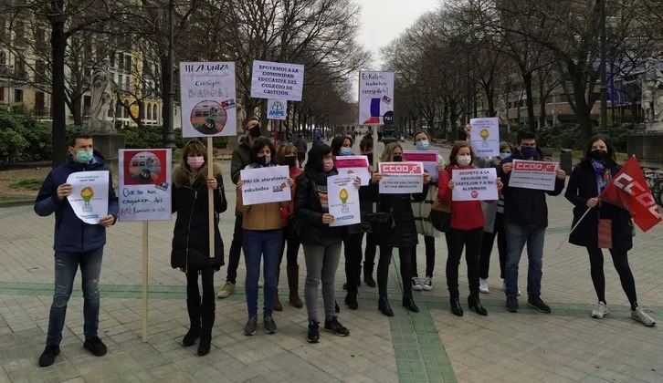 Protesta sindical para apoyar la determinación del colegio público de Castejón de abandonar el PAI.