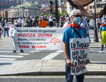 Pensionistas reclaman mejoras en residencias y freno a la privatización.