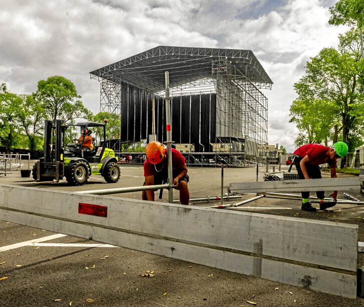 Solo quedan los últimos detalles en el montaje para el Azkena Rock en Gasteiz.