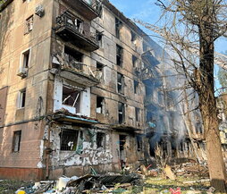Edificio alcanzado por misiles rusos en la ciudad de Kryvyi Rig, en el centro de Ucrania.