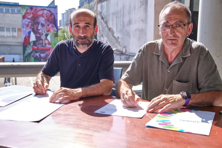 De izquierda a derecha, Julen Rodríguez (Podemos) y Teo Alberro (EH Bildu), que se convertirá en el próximo alcalde.