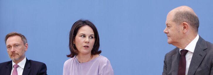 El ministro de Finanzas, Christian Lindner; la ministra de Exteriores, Annalena Baerbock, y el canciller, Olaf Scholz.